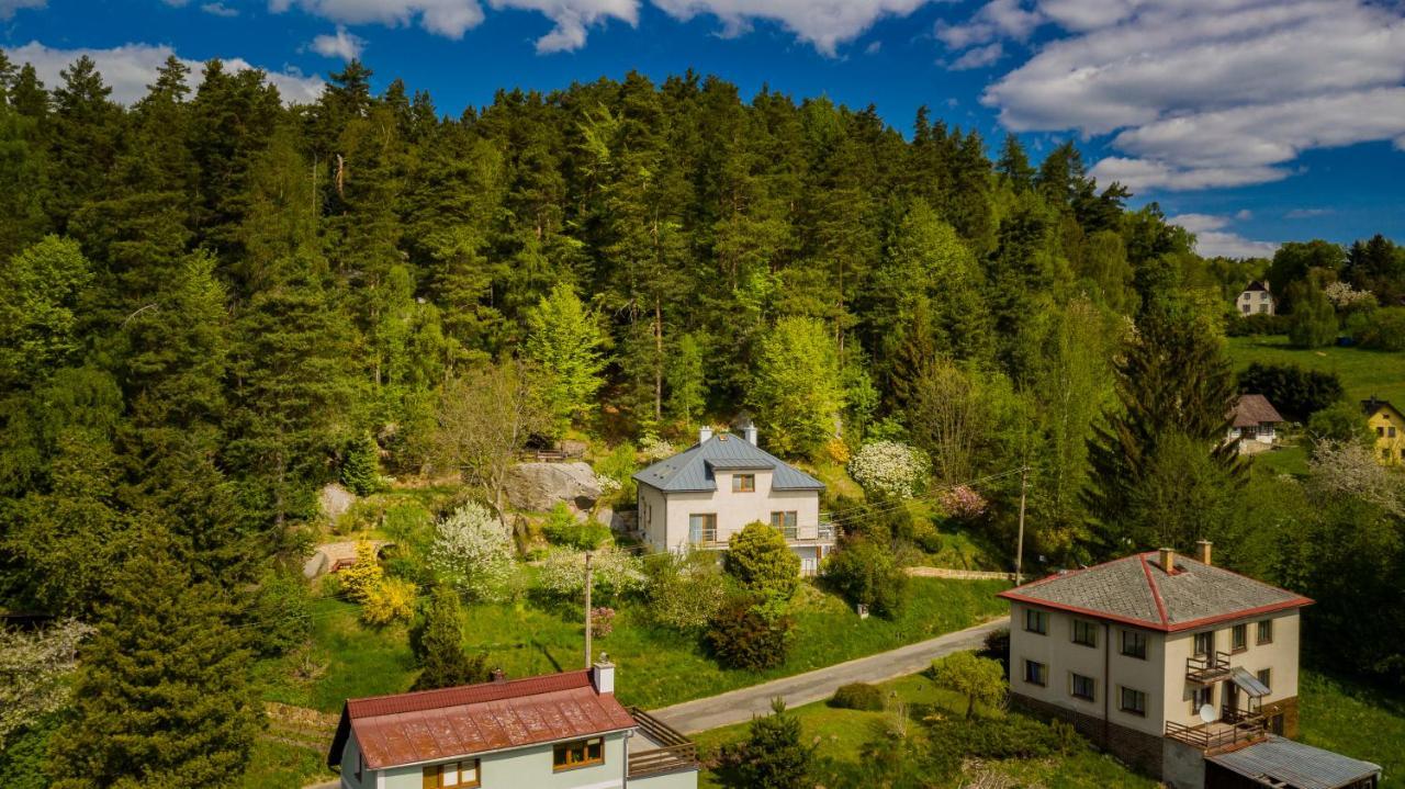 Apartman Pod Skalou V Ceskem Raji Besedice Buitenkant foto
