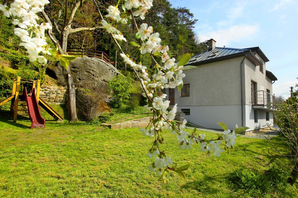 Apartman Pod Skalou V Ceskem Raji Besedice Buitenkant foto